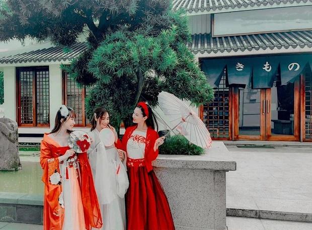 Quỳnh Nga hóa chị Hằng khoe bưởi, tránh sống ảo với Việt Anh-5