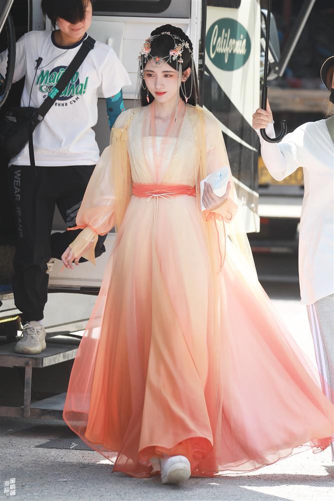 Mỹ nữ 4000 năm Cúc Tịnh Y có tạo hình mới vẫn bị chê 10 phim như 1-2