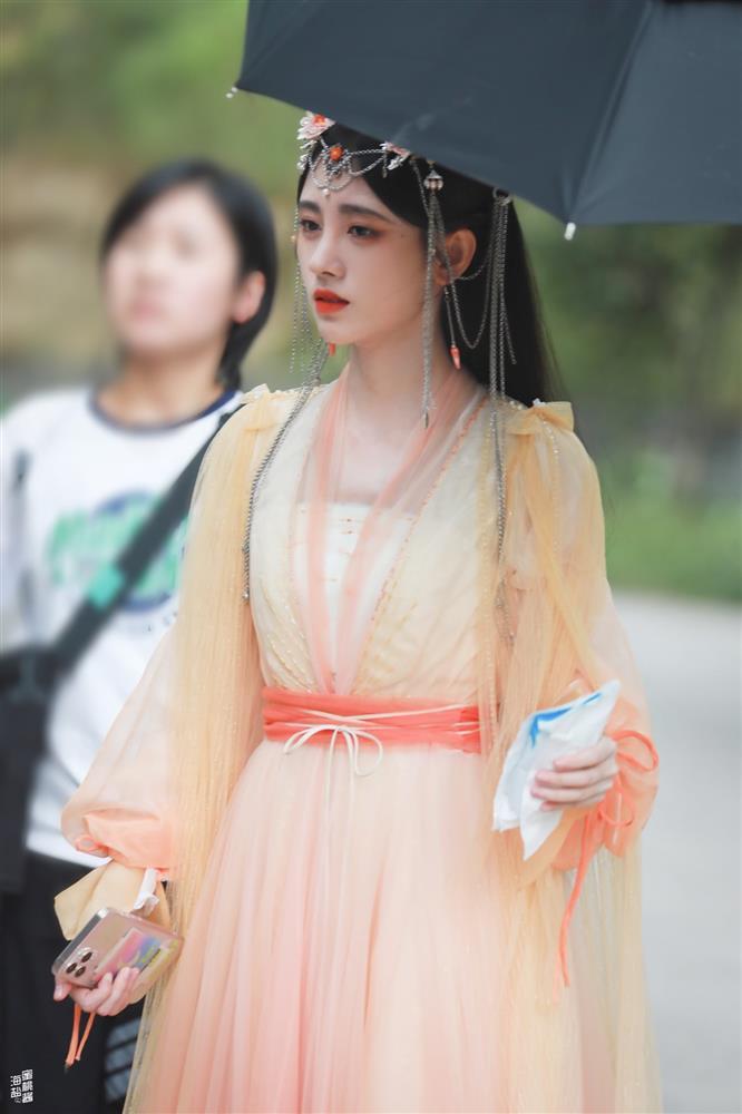 Mỹ nữ 4000 năm Cúc Tịnh Y có tạo hình mới vẫn bị chê 10 phim như 1-4