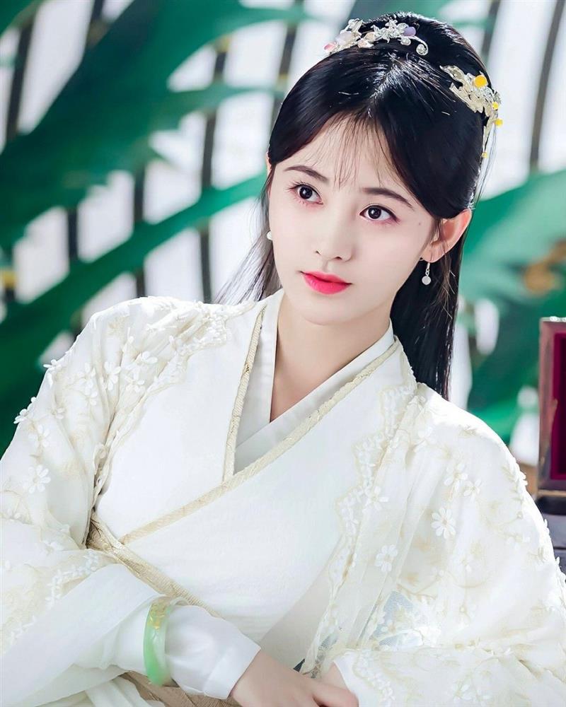 Mỹ nữ 4000 năm Cúc Tịnh Y có tạo hình mới vẫn bị chê 10 phim như 1-9