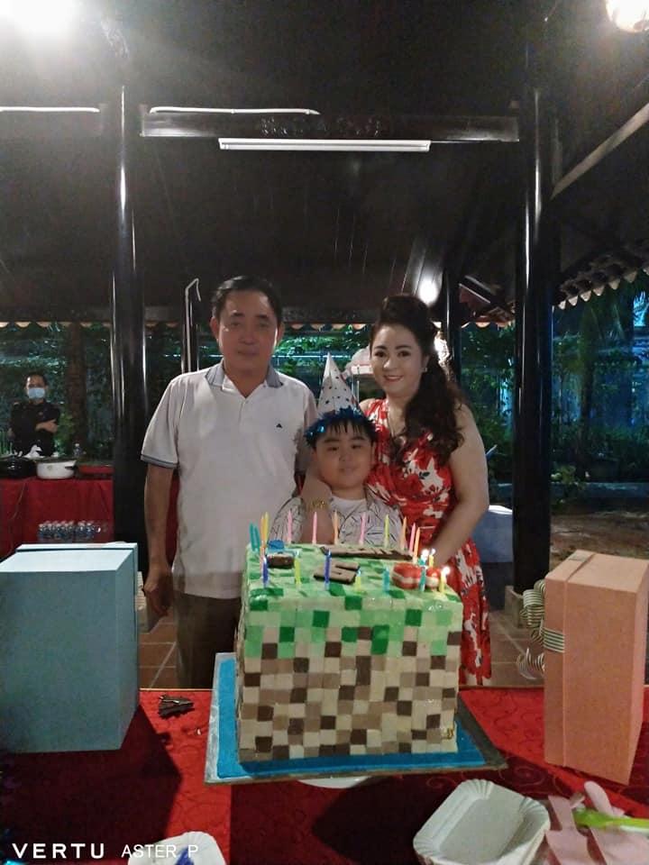 Bà Phương Hằng lần đầu khoe ảnh chụp cận mặt cùng 6 con-9