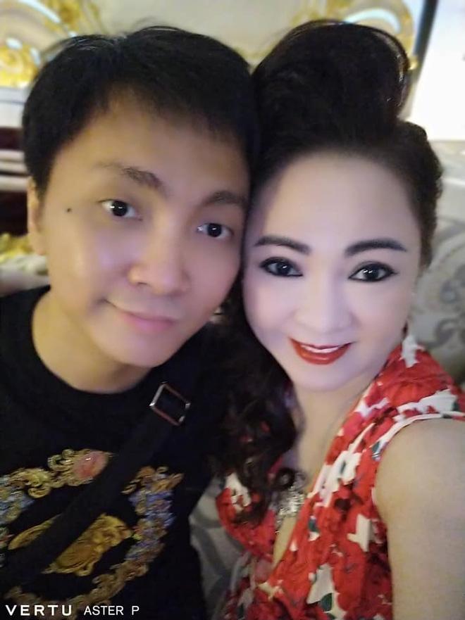 Bà Phương Hằng lần đầu khoe ảnh chụp cận mặt cùng 6 con-3