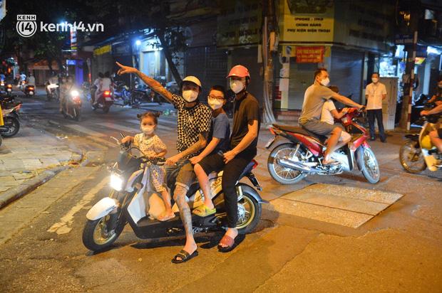 Biển người Hà Nội ra đường đón Trung thu giữa dịch Covid-19-3