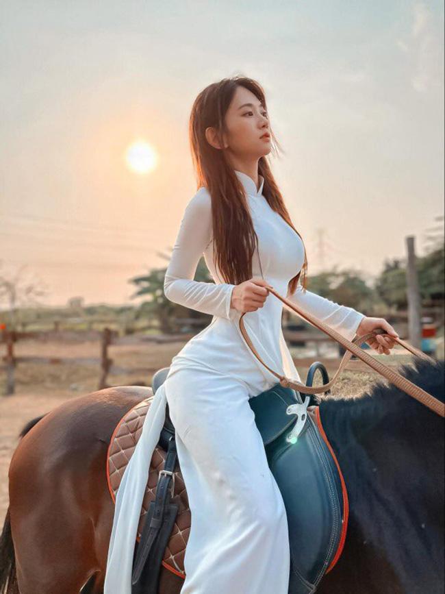 Tai tiếng áo dài: Áo cánh chuồn của Mai Phương Thuý gây choáng nhất?-16