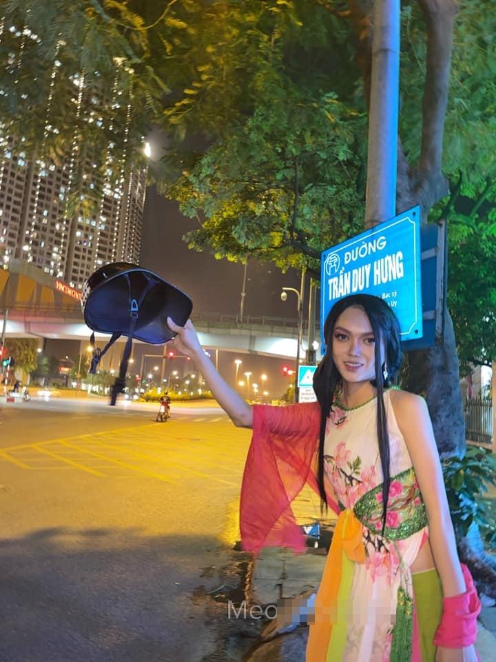 Chị Hằng Mèo Thoại đứng đường Trần Duy Hưng vẫy khách-3