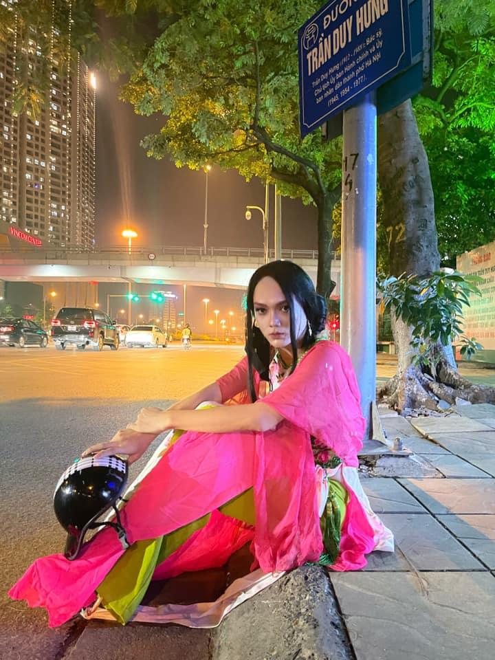 Chị Hằng Mèo Thoại đứng đường Trần Duy Hưng vẫy khách-5