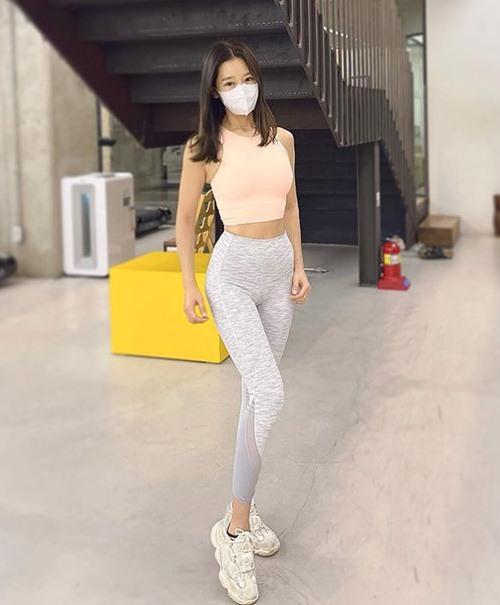 Nha sĩ U60 khoe dáng đẹp mê mẩn khiến gái 20 phải xuýt xoa-4