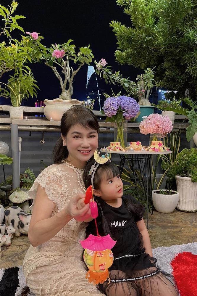 Diệp Lâm Anh cho bố mẹ chồng lên sóng sau ồn ào ly hôn-3