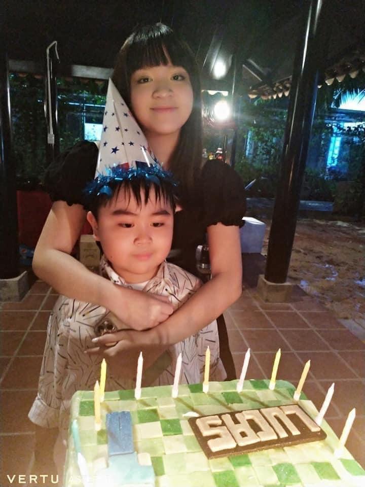 Ảnh xấu nhưng điện thoại bà Phương Hằng quá đẹp giá 120 triệu-5