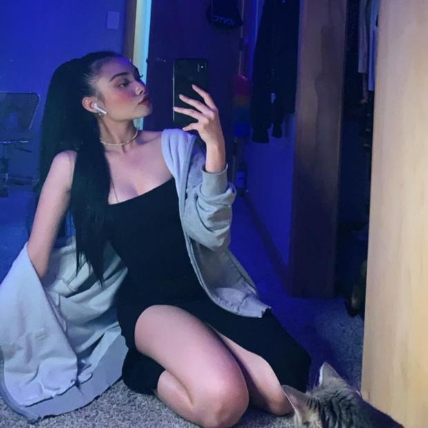 Gái xinh Gen Z tung ảnh nhìn thoáng tưởng trần như nhộng-1