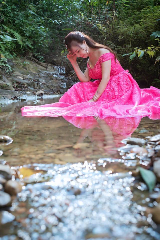 Đầu tư chụp hình 3 năm ngày cưới, cô dâu 64 tuổi bị mắng sốc óc-2