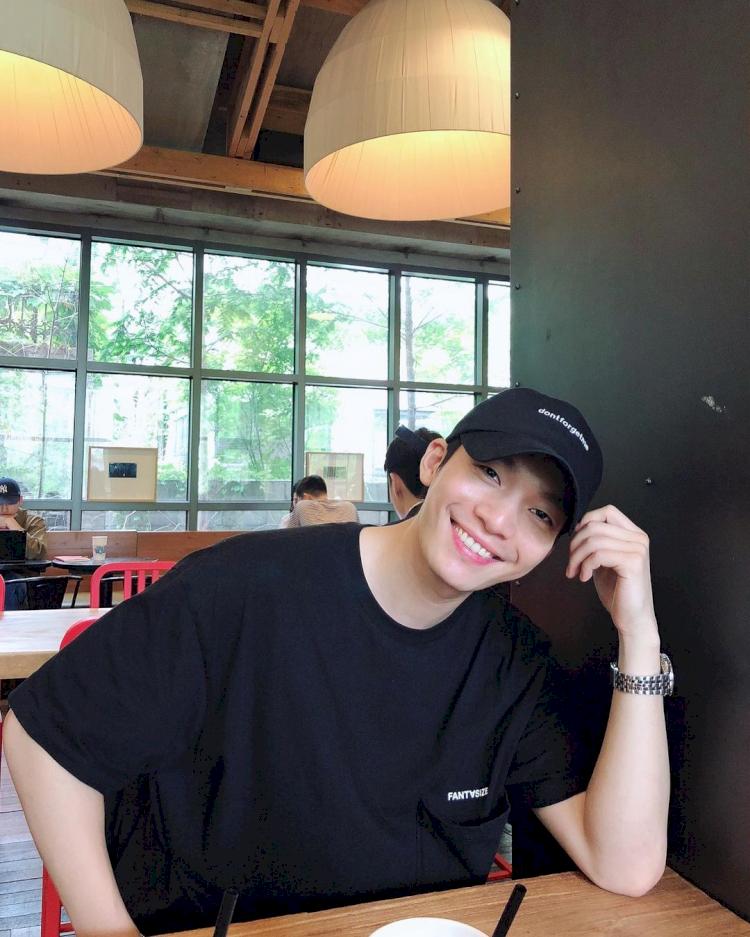 Cảnh sát Squid Game đang khiến hội chị em tìm ráo riết là ai?-6