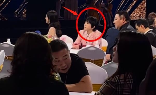 Đêm hội quy tụ dàn sao Hoa ngữ: 6 pha chạm mặt đầy ái ngại-5