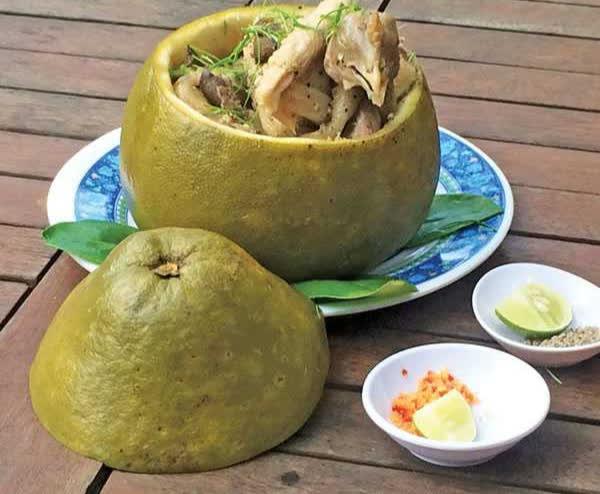 Bắt cả con gà chui tọt vào quả bưởi, thành đặc sản nổi tiếng Đồng Nai-1