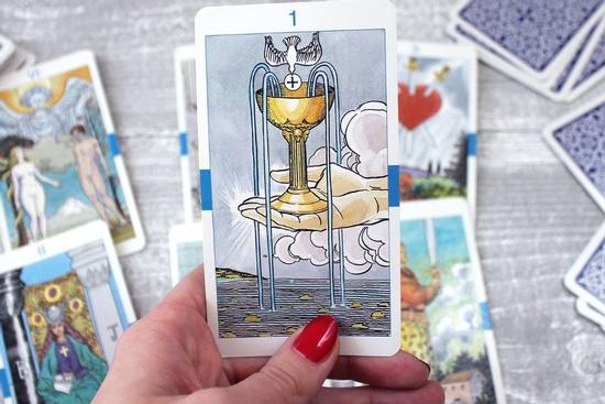 Bói bài Tarot thứ 5 ngày 23/9/2021: Chuyện tình cảm dễ 'toang'