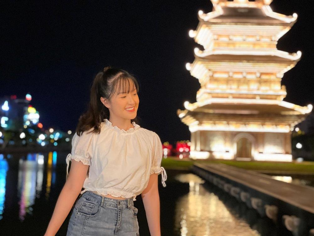 Style đen - trắng gợi cảm của cô tiểu tam Hương Vị Tình Thân-4