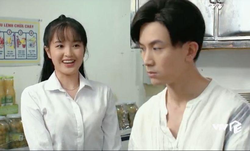 Style đen - trắng gợi cảm của cô tiểu tam Hương Vị Tình Thân-2