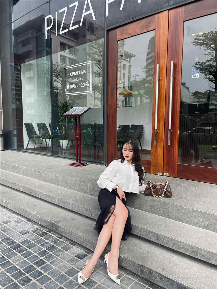 Style đen - trắng gợi cảm của cô tiểu tam Hương Vị Tình Thân-13