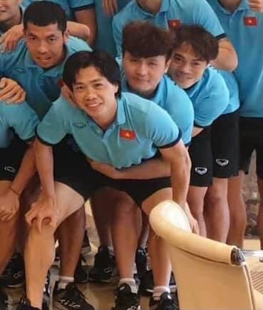 Đức Chinh mặt lấm lem sau tiệc sinh nhật cực vui-3