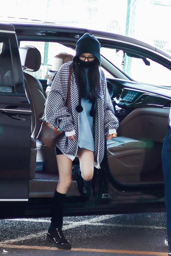 Ảnh không photoshop tố cáo đôi chân đầu gối củ lạc của Dương Mịch-3