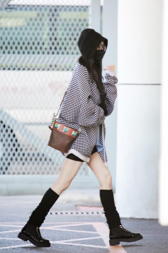 Ảnh không photoshop tố cáo đôi chân đầu gối củ lạc của Dương Mịch-6