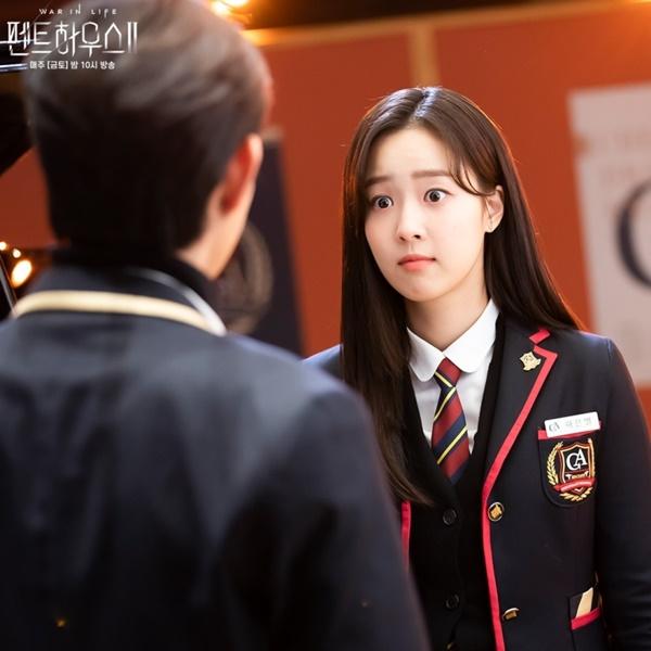 Penthouse: Eunbyul muốn giật bồ, còn Choi Ye Bin lại đẩy thuyền!-7