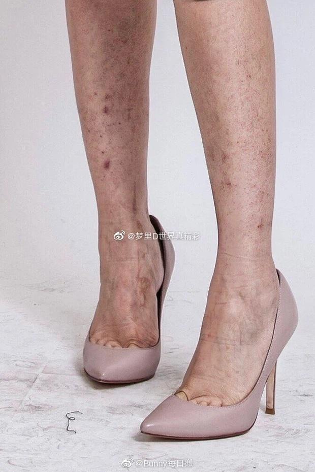 Gương mặt đầy khuyết điểm và đôi chân hoa gấm của Địch Lệ Nhiệt Ba-5