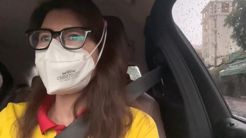 Trang Trần cưỡi xế hộp thăm nhà nữ đại gia sinh năm 1971-1