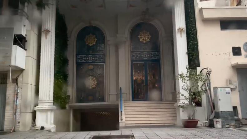 Trang Trần cưỡi xế hộp thăm nhà nữ đại gia sinh năm 1971-5