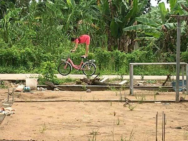 Các mẹ xin quỳ khi nhìn cô con gái thùy mị nết na đến thế là cùng!-3