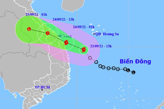 Bão số 6 di chuyển nhanh, các tỉnh miền Trung mưa rất to