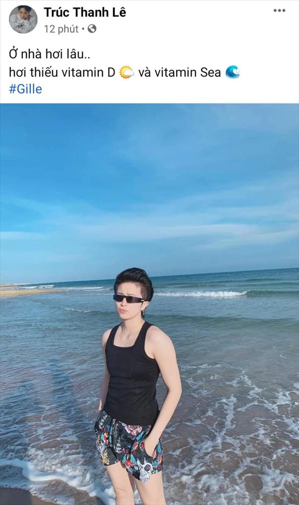 Gil Lê diện áo thun ôm sát, khoe body mlem trên biển-1