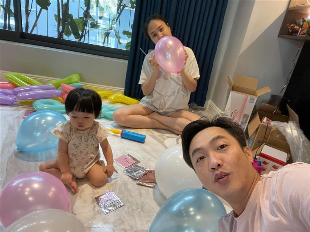 Cường Đô La không đeo khẩu trang cho con dù ra phố mùa dịch-10