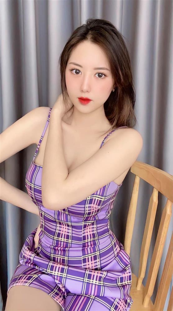 Cô gái bóc đời tư zơ záy cựu sao U21: Mặt xinh, body nóng bỏng-9