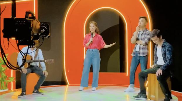 Hành trình làm MC cực ngầu của Khánh Vy ở VTV-8