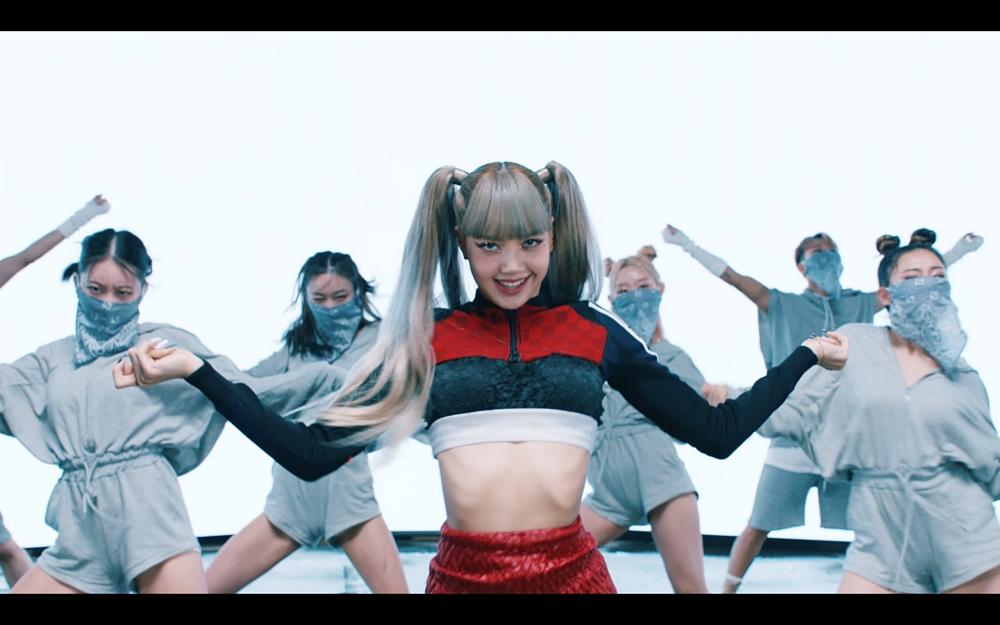 MONEY của Lisa: nhạc cuốn, body lộ xương sườn gây chú ý-13