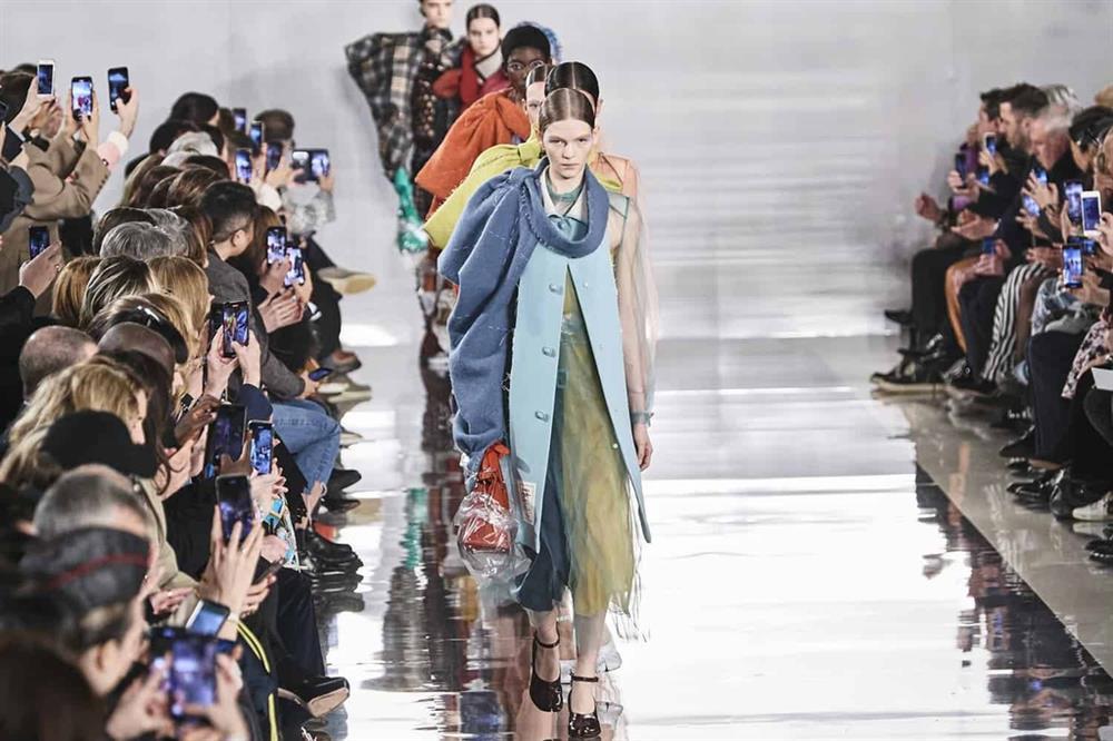 Điều kiện để được tham dự tuần lễ thời trang-1