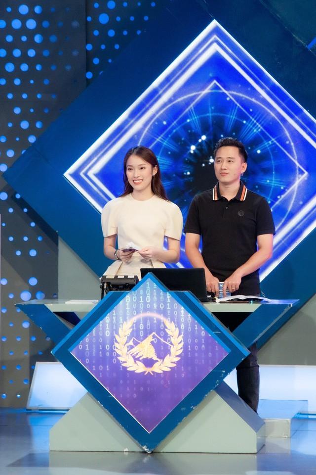 Chính thức: Khánh Vy là MC mới của Đường Lên Đỉnh Olympia-2