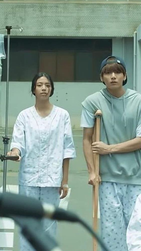 Cô gái từng bị cạo lông mày khi làm bạn gái của Jungkook BTS giờ ra sao?-3