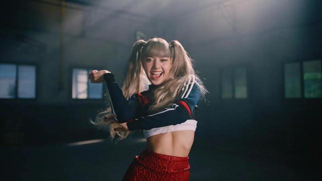 Lisa diện đồ bình dân trong MV MONEY khác hẳn LALISA-1