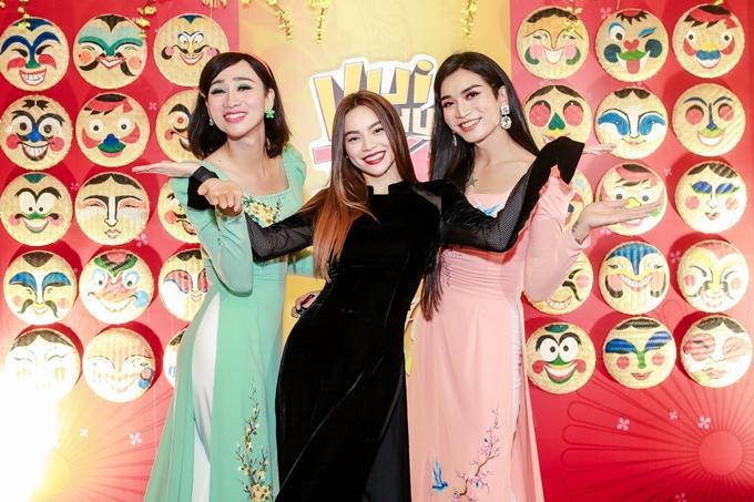 Chị đại làng mẫu bé như cái kẹo khi đứng cạnh Hải Triều-11