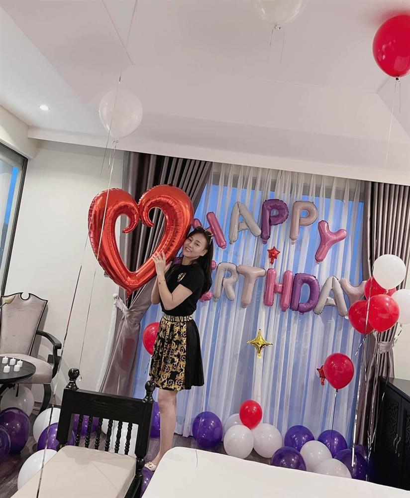 Dự sinh nhật Phương Oanh, Mạnh Trường lôi thôi khác xa phim-1