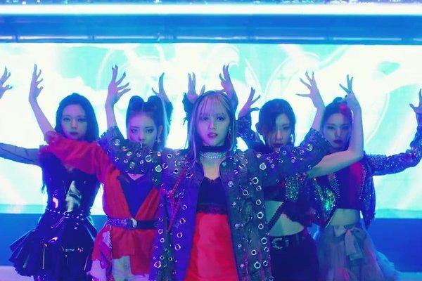 ITZY bùng nổ visual trong MV comeback, nhạc đùng đoàng cực bắt tai-1