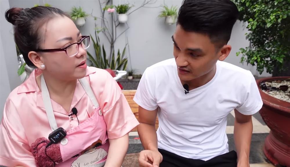 Mẹ vợ Mạc Văn Khoa gây sốt vừa đẹp lại sành điệu-6