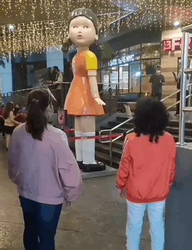 Mỹ nhân chỉ cần đứng im cũng kiếm được 4.500 USD trong Squid Game-8