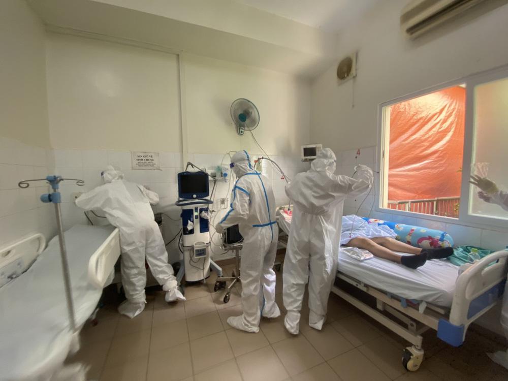 Xúc động bệnh nhân COVID-19 xin ở lại bệnh viện: Tôi chỉ về nếu đi cùng bố-3
