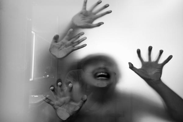 Chấn động: Thiếu nữ bị bố đẻ và 27 gã biến thái cưỡng hiếp-3