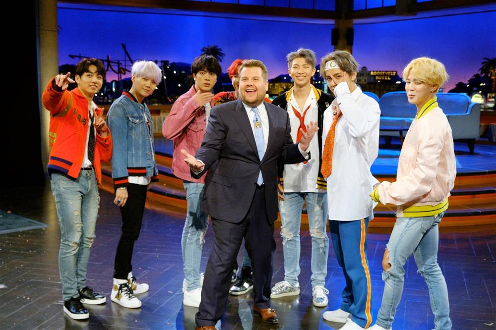 James Corden - MC tai tiếng, xem thường nhóm BTS-1