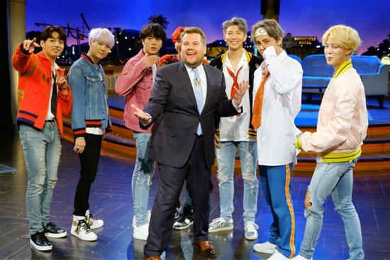 James Corden - MC tai tiếng, xem thường nhóm BTS