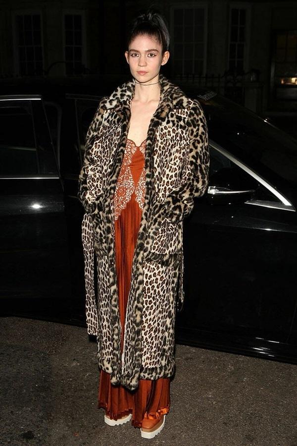 Grimes - cô ca sĩ vừa chia tay tỷ phú Elon Musk có gu ăn mặc dị biệt-6